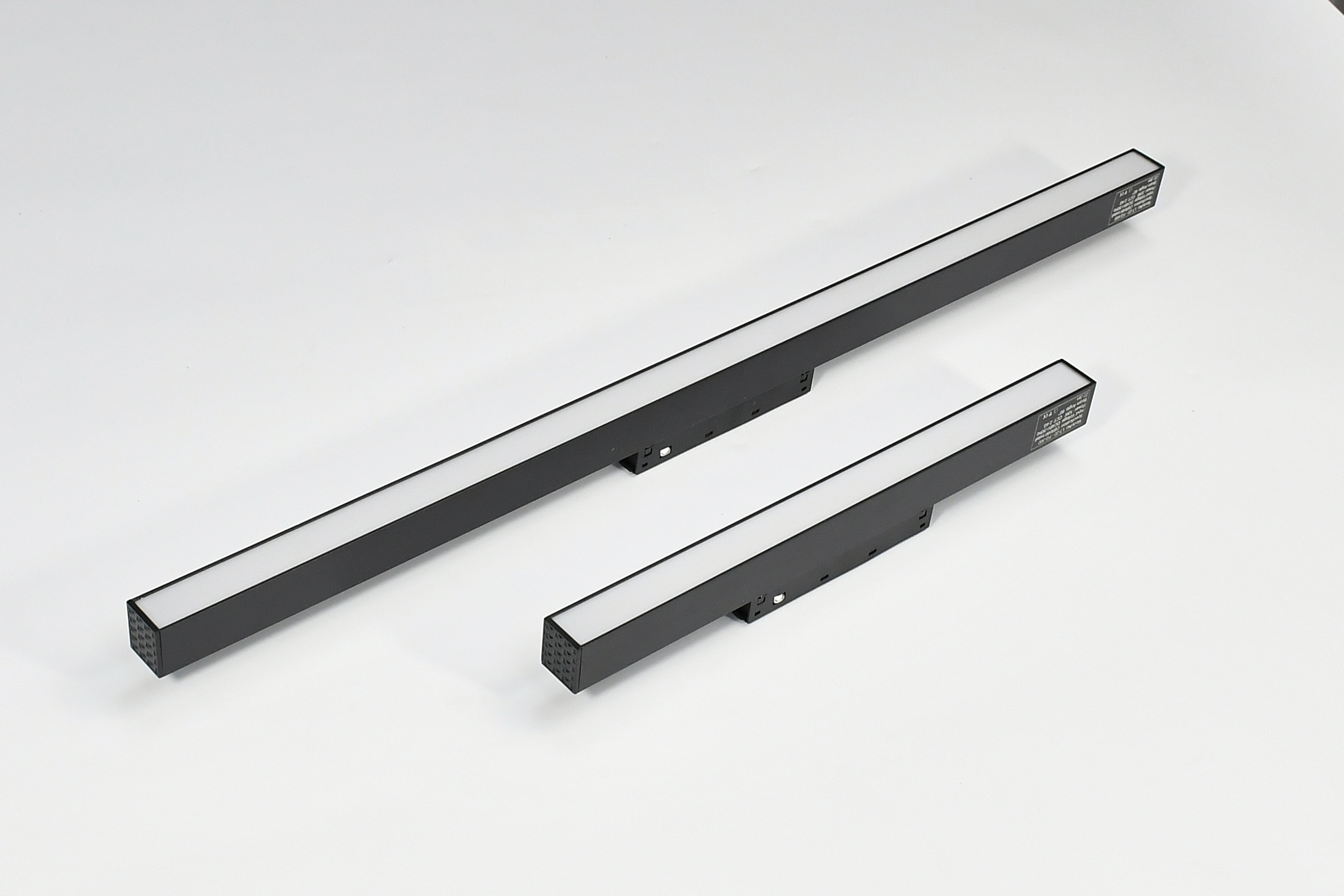 Spot magnetic liniar negru mat opal 10w 26mm 48V 30cm Osram CRI90 Mondo Luce